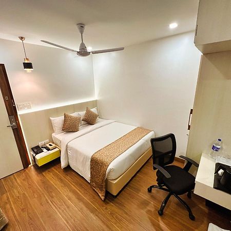 White House By Maxxvalue Service Apartments Bandra Мумбай Екстериор снимка