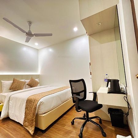 White House By Maxxvalue Service Apartments Bandra Мумбай Екстериор снимка