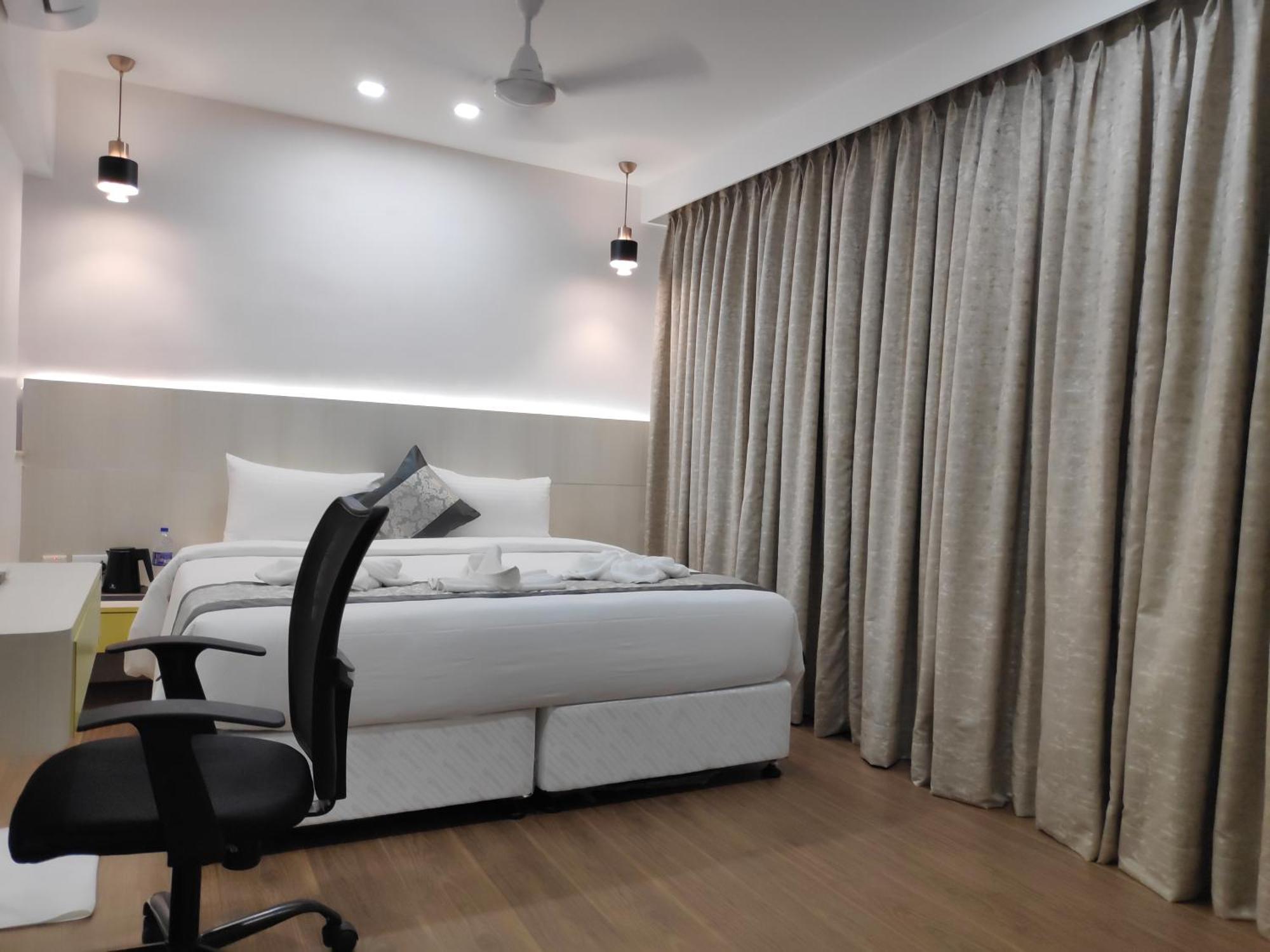 White House By Maxxvalue Service Apartments Bandra Мумбай Екстериор снимка