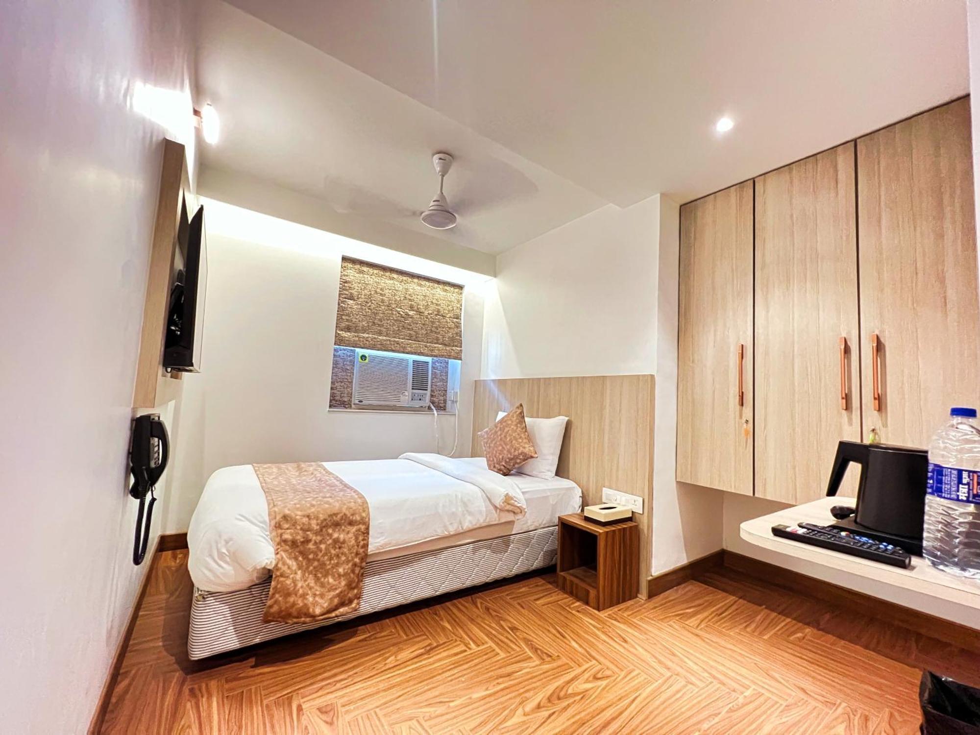 White House By Maxxvalue Service Apartments Bandra Мумбай Екстериор снимка