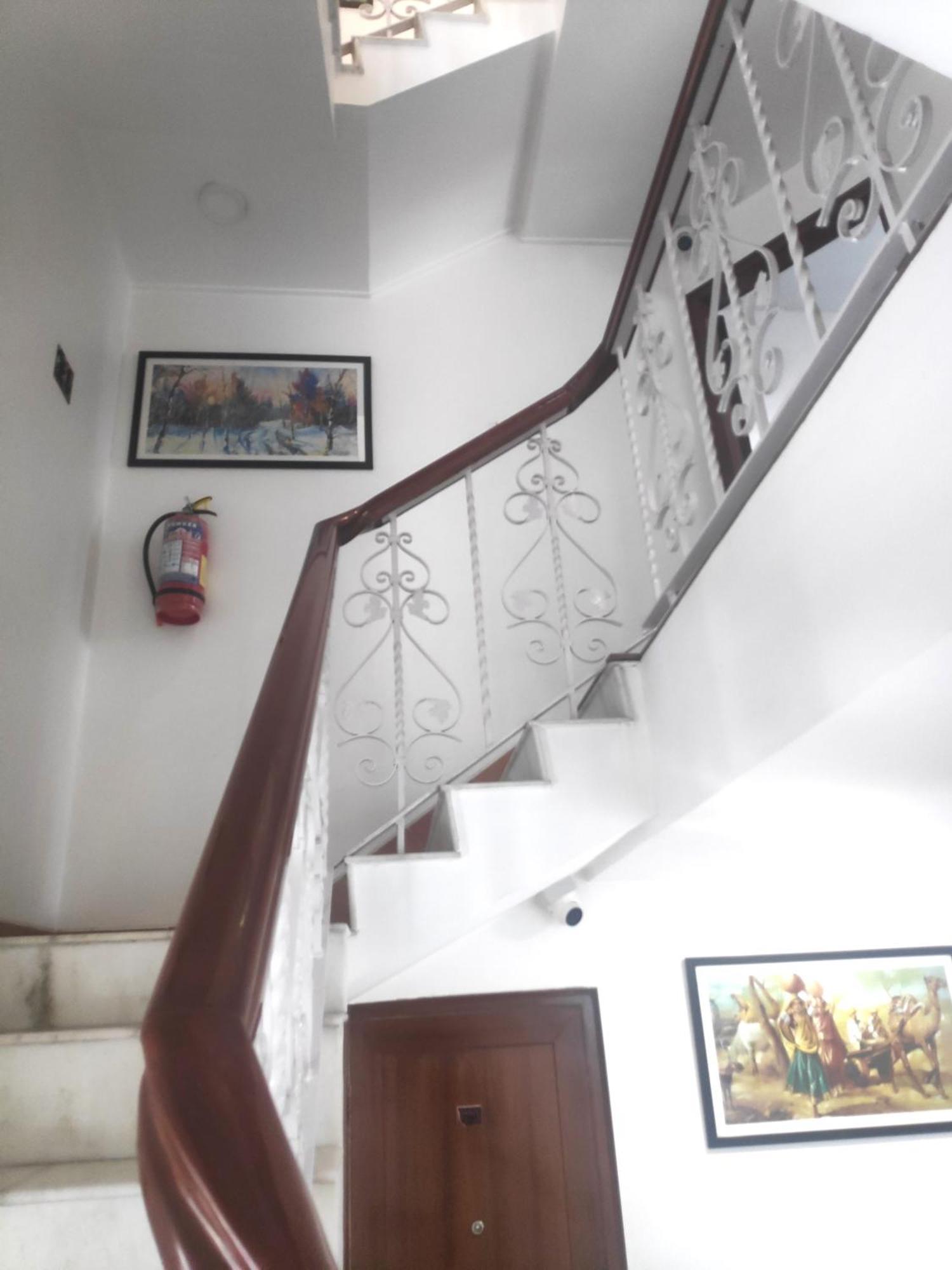 White House By Maxxvalue Service Apartments Bandra Мумбай Екстериор снимка