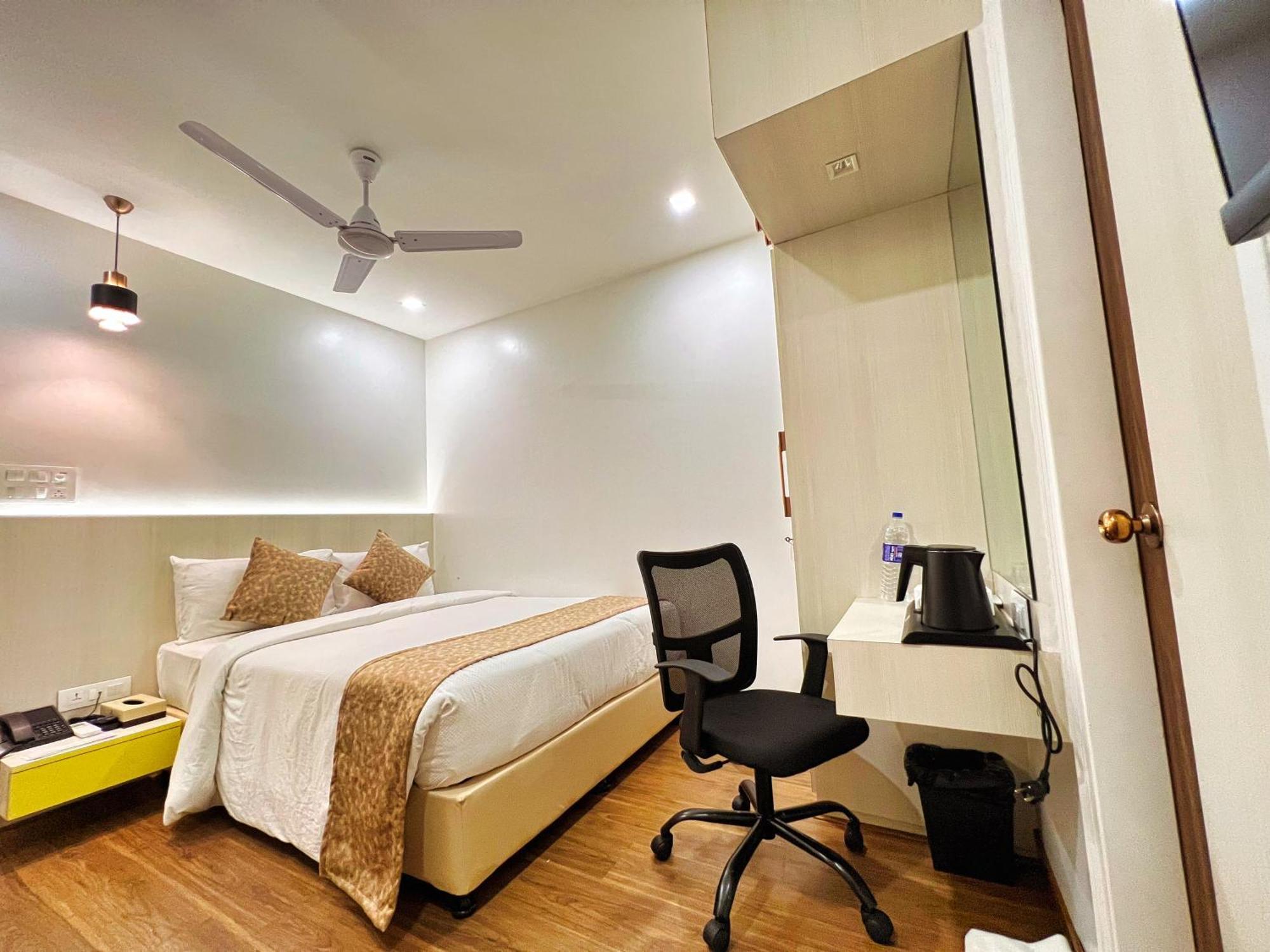 White House By Maxxvalue Service Apartments Bandra Мумбай Екстериор снимка